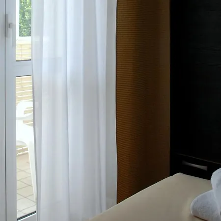 Arno Hotel